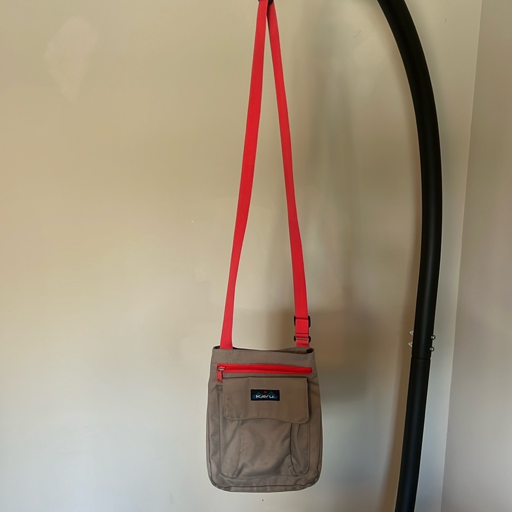 - Kavu Seattle USA Keeper style canvas crossbody